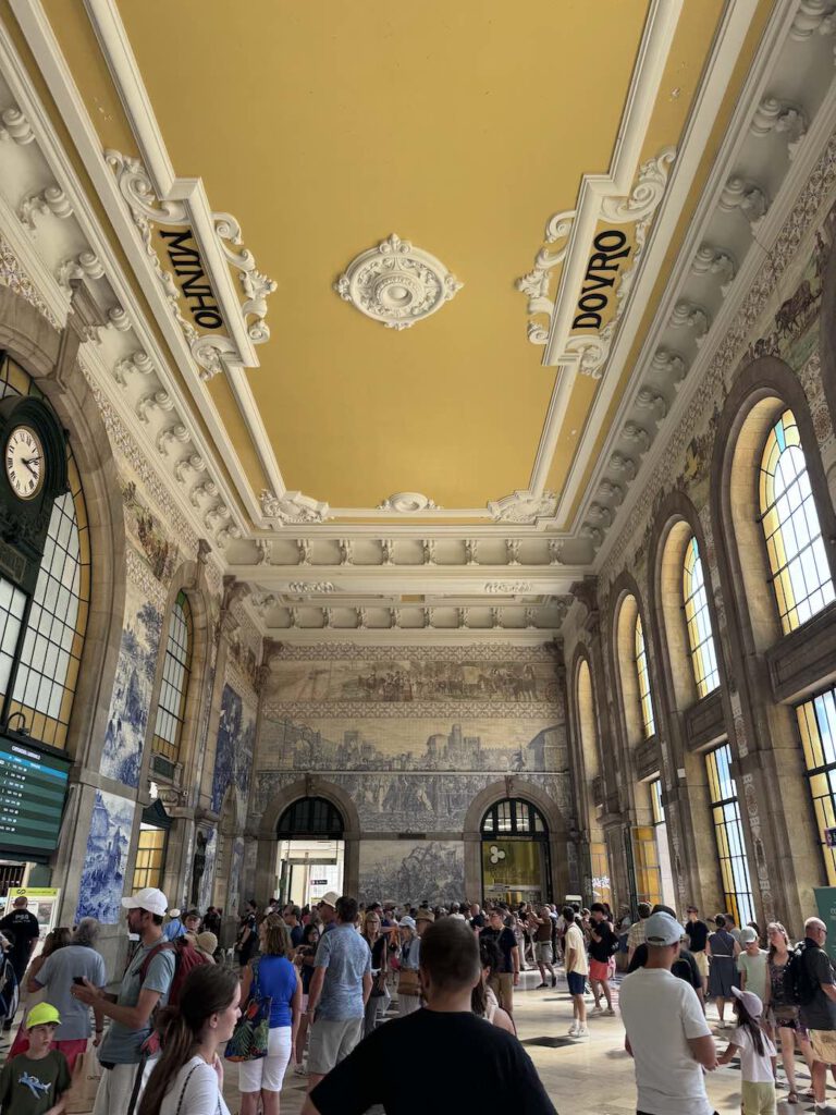 Foyer Eingangshalle Hauptbahnhof Porto