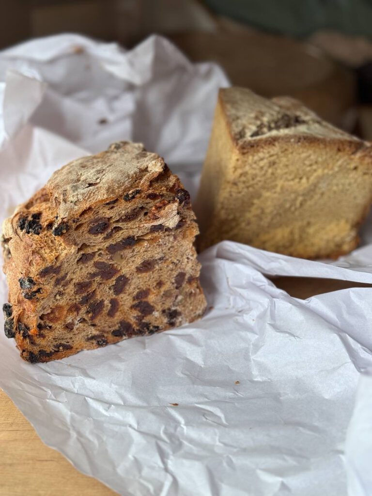 Brot auf einem Wochenmarkt in Spanien