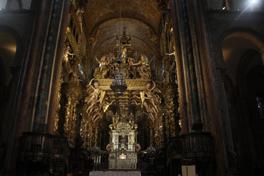Das Innere der Kathedrale in Santiago de Compostela in Galicien