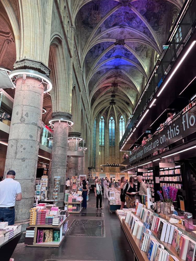 Buchhandlung in der Dominikanerinnenkirche in Maastricht