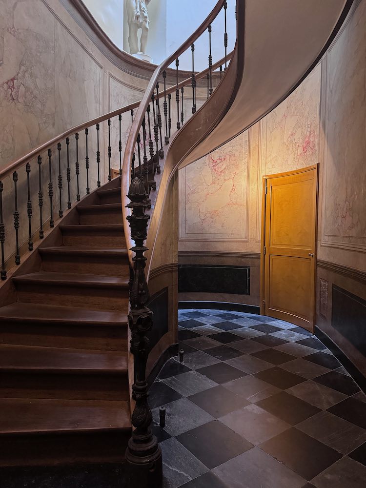 Alte Holzwendeltreppe in der Bosch Brauerei